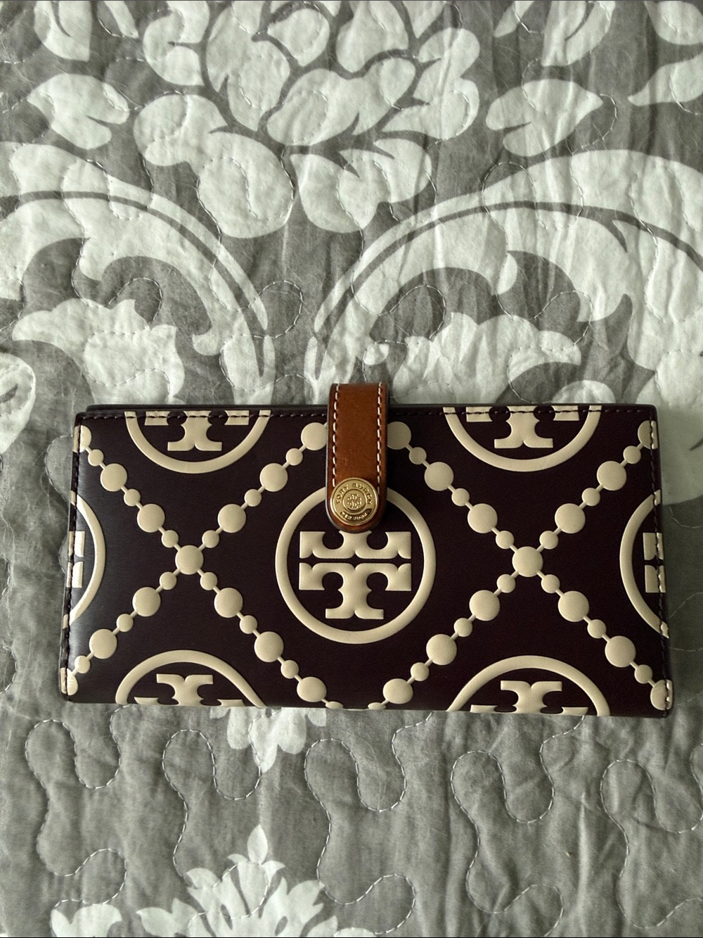 Tory Burch Burgundy and Cream Logo Continental Contrast Wallet NWOT